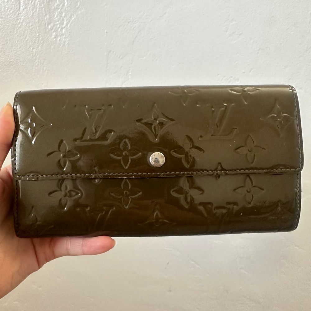 Louis Vuitton Monogram Vernis Long Wallet (price negotiable)